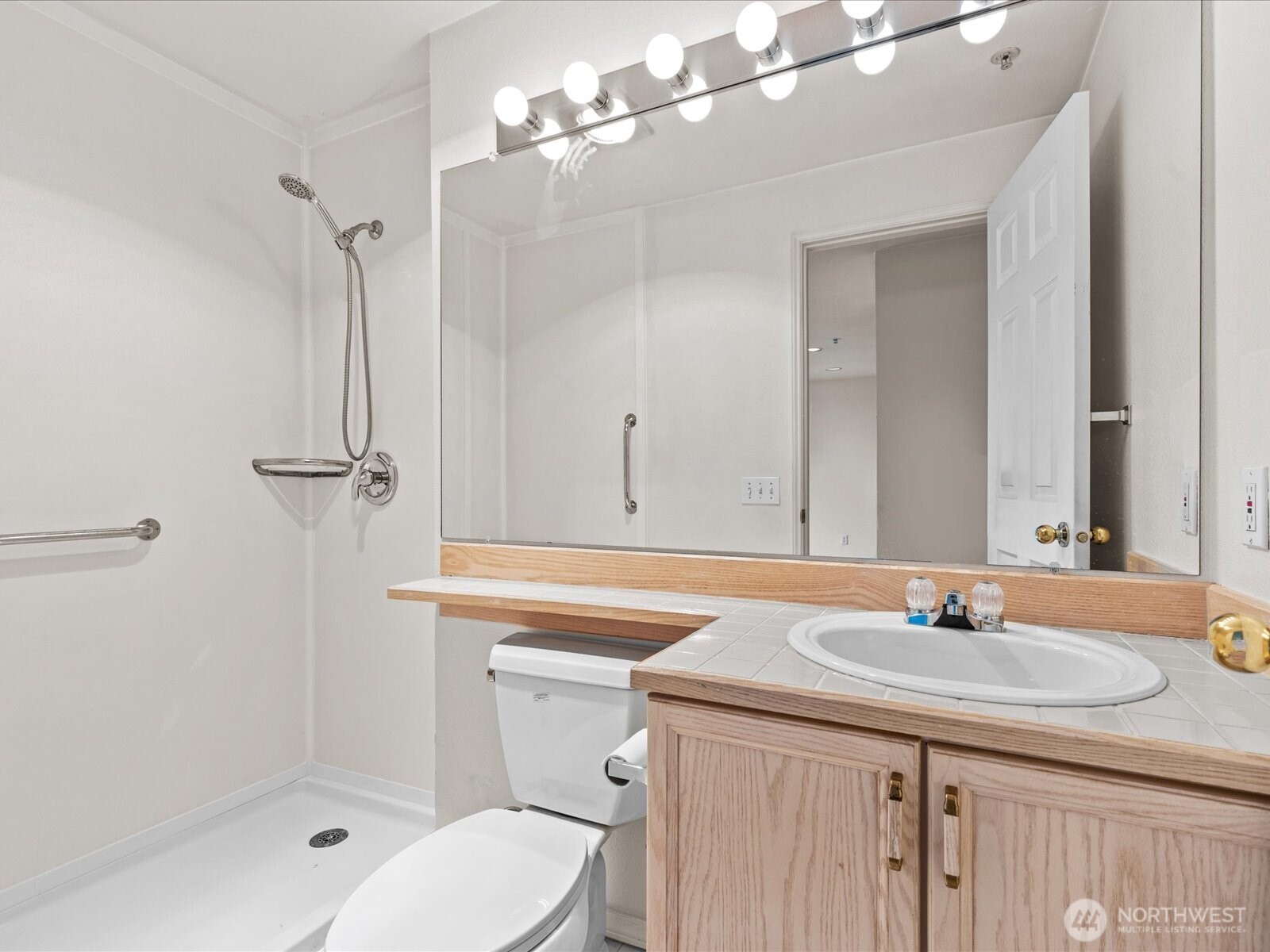 15711 Waynita NE Bothell WA 98011