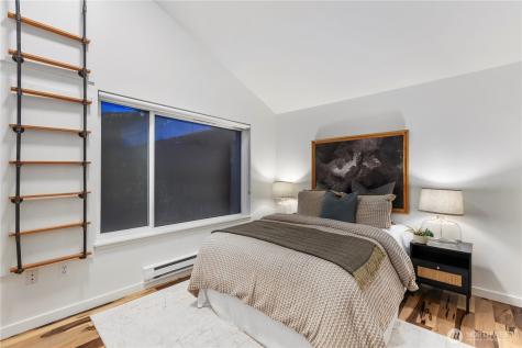 524 6th Avenue W Seattle WA 98119