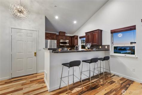 524 6th Avenue W Seattle WA 98119
