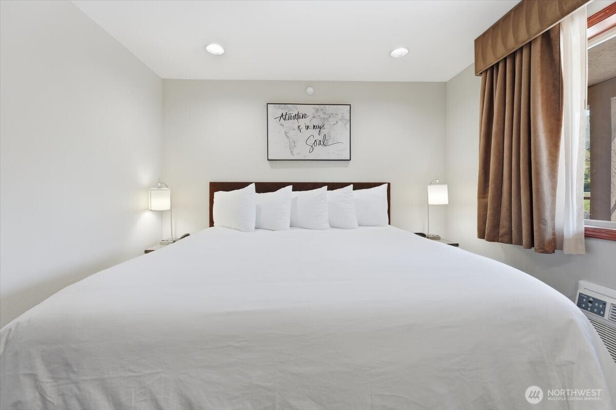 322 W Woodin Avenue Chelan WA 98816