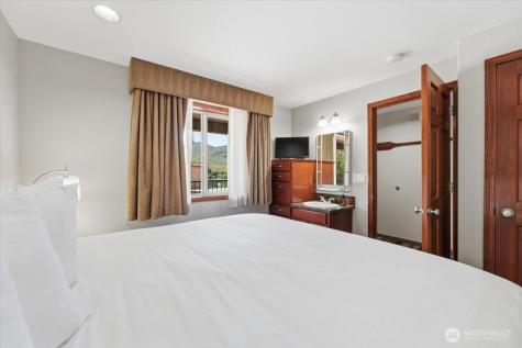 322 W Woodin Avenue Chelan WA 98816