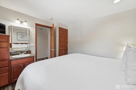 322 W Woodin Avenue Chelan WA 98816