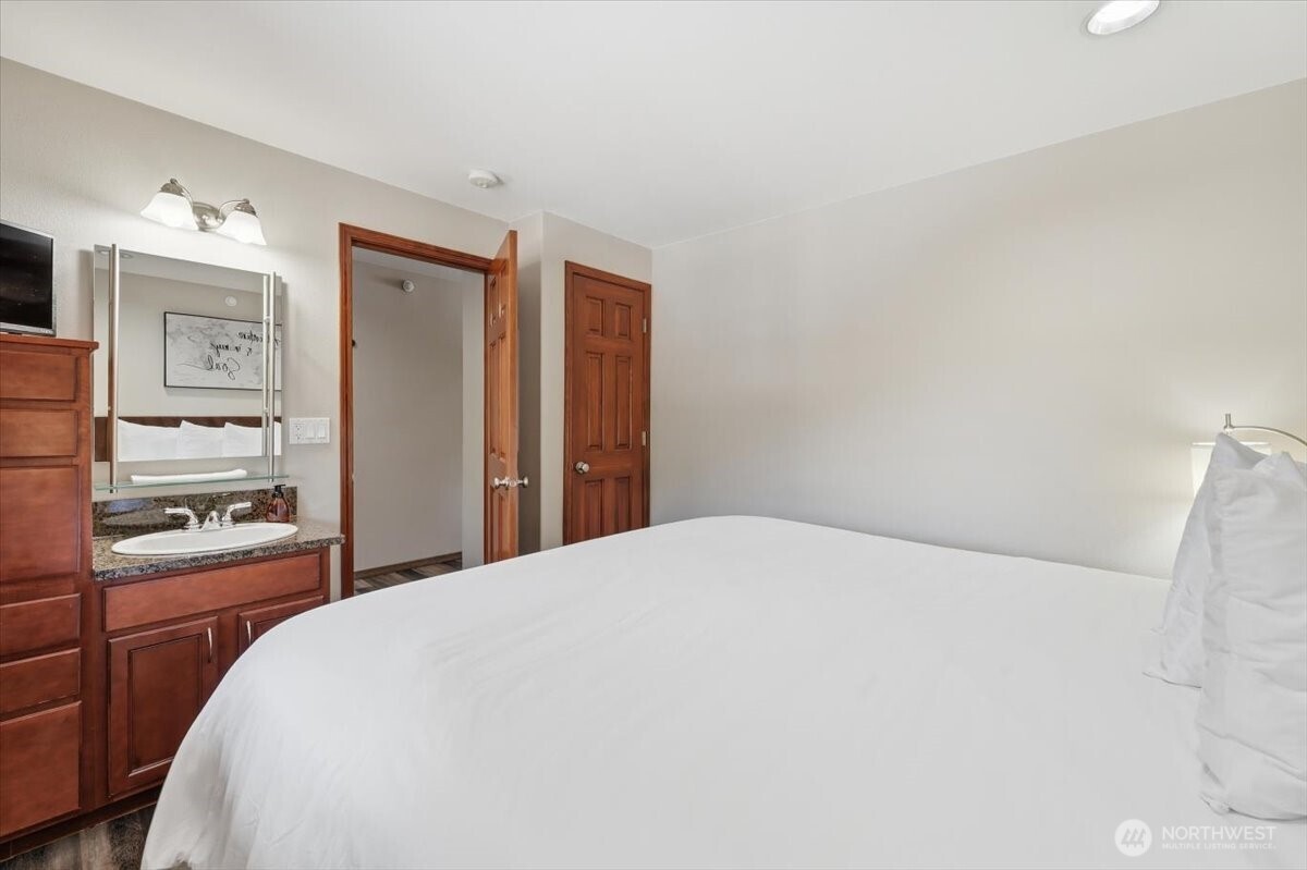 322 W Woodin Avenue Chelan WA 98816