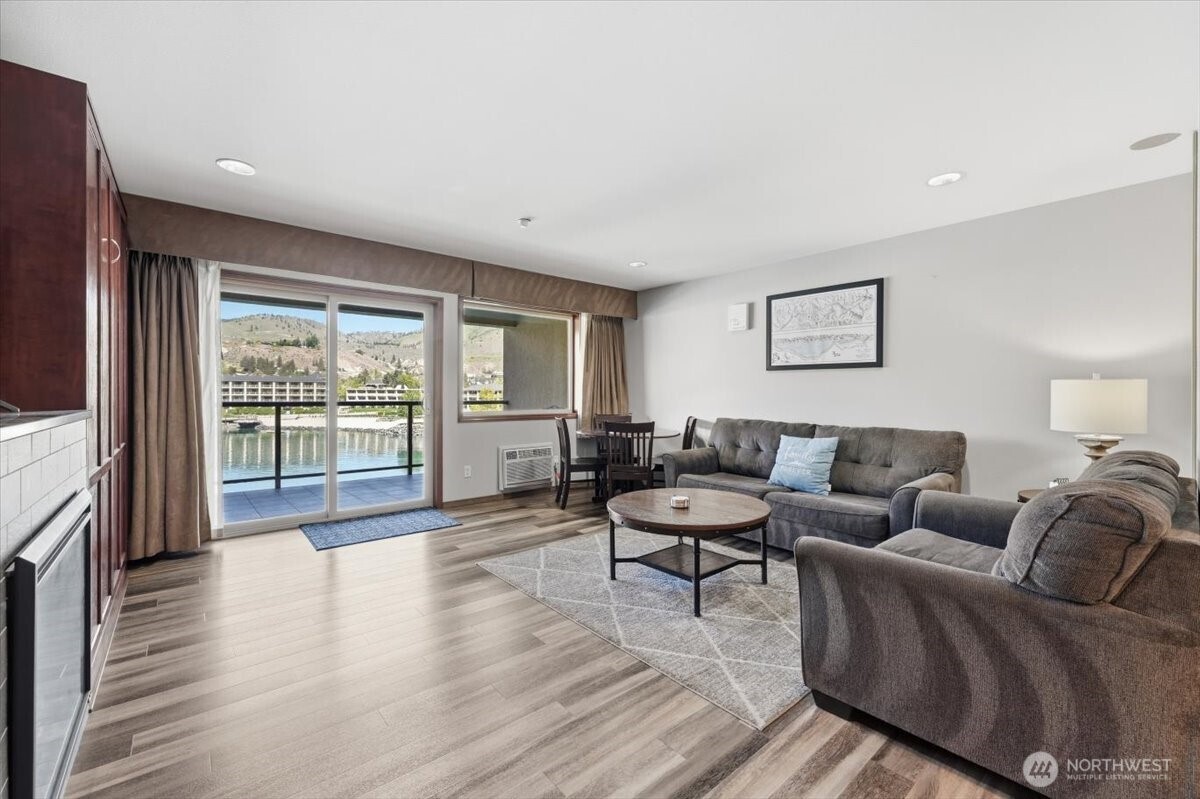 322 W Woodin Avenue Chelan WA 98816