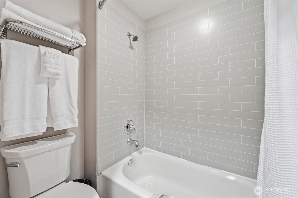 322 W Woodin Avenue Chelan WA 98816