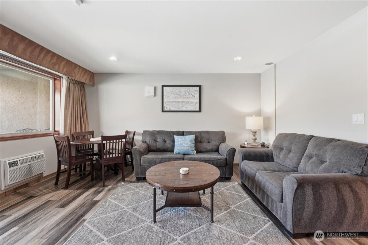 322 W Woodin Avenue Chelan WA 98816