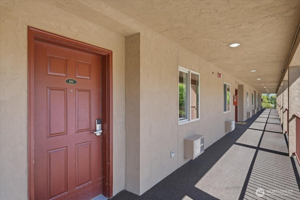 322 W Woodin Avenue Chelan WA 98816