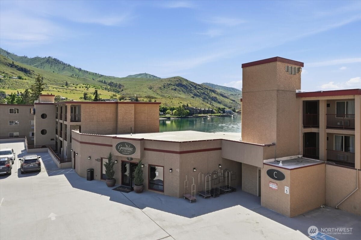 322 W Woodin Avenue Chelan WA 98816
