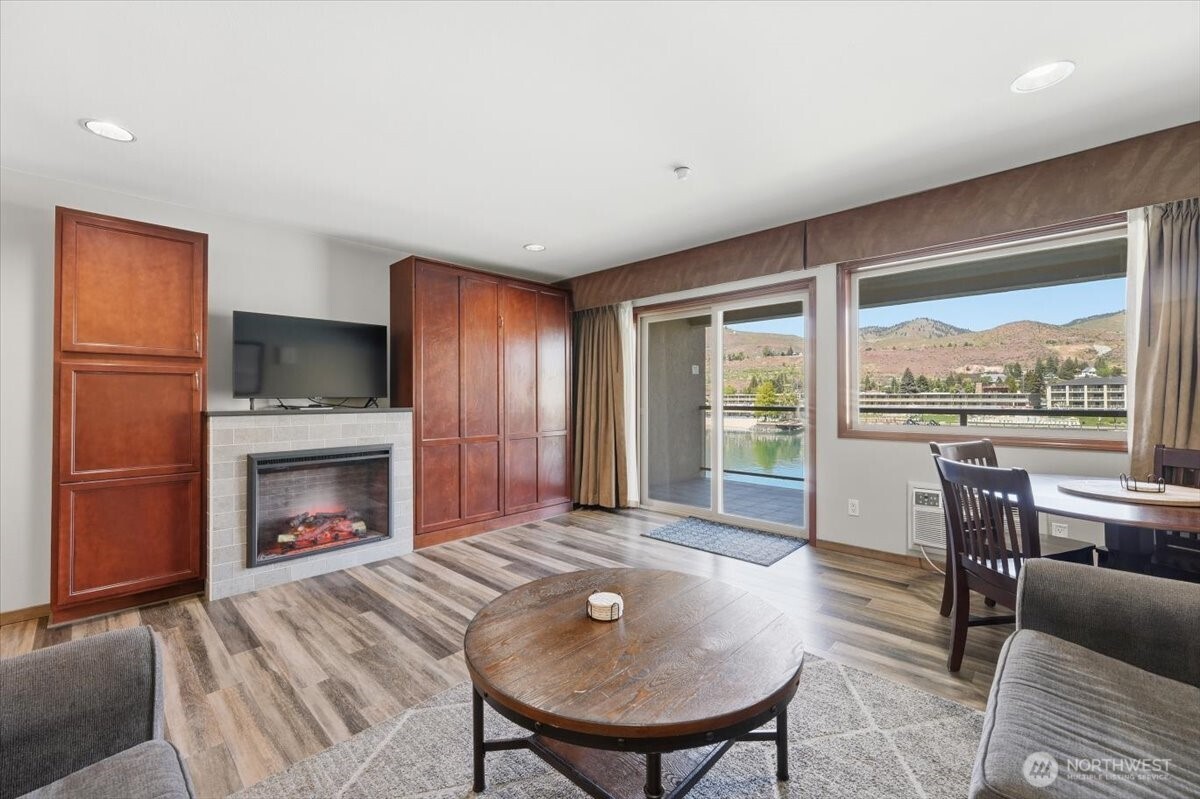 322 W Woodin Avenue Chelan WA 98816