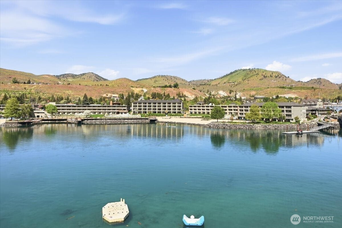 322 W Woodin Avenue Chelan WA 98816