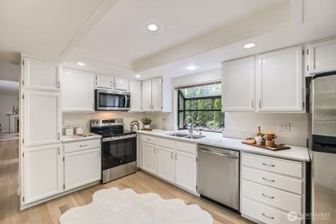 16142 SE 33rd Lane Unit #1001 Bellevue WA 98008