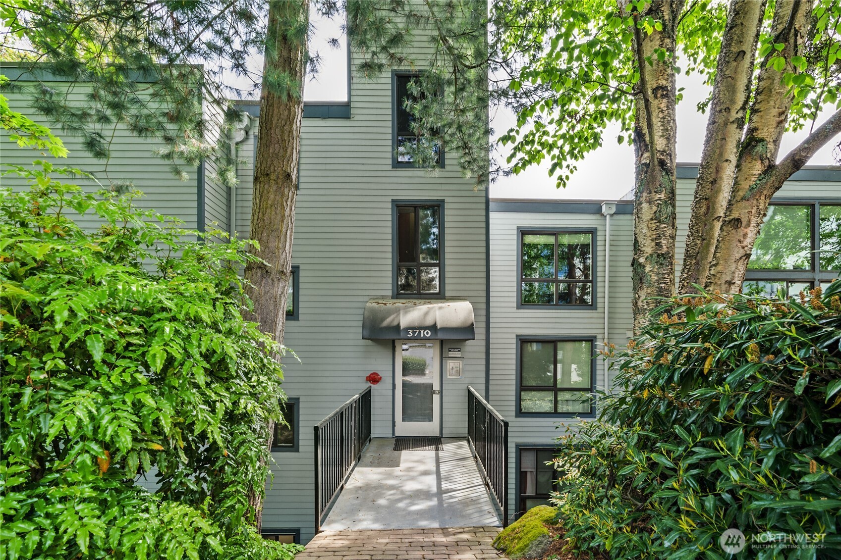 3710 26th Place W Seattle WA 98199