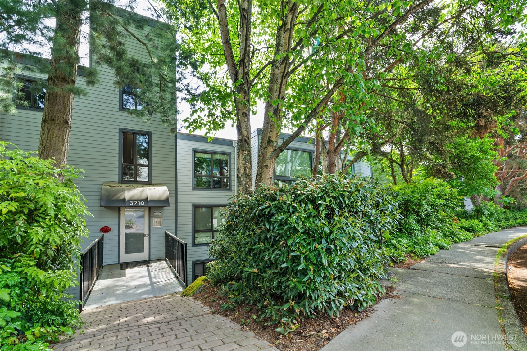 3710 26th Place W Seattle WA 98199