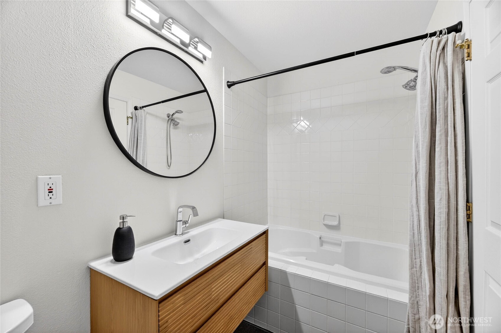 4457 44th Avenue SW Seattle WA 98116