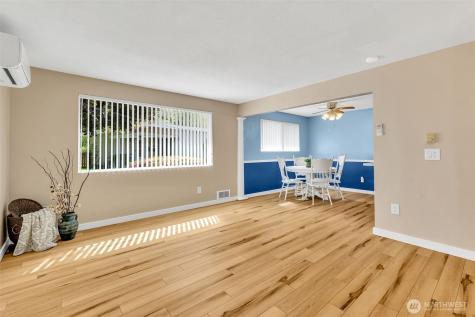 348 7th Place SE Puyallup WA 98372