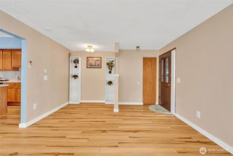 348 7th Place SE Puyallup WA 98372