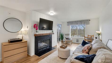 9200 Greenwood Avenue N Seattle WA 98103