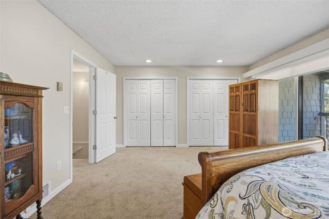 22711 Lakeview Drive Mountlake Terrace WA 98043
