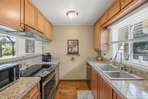 22711 Lakeview Drive Mountlake Terrace WA 98043