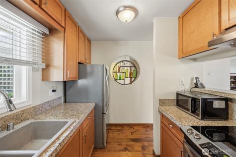 22711 Lakeview Drive Mountlake Terrace WA 98043