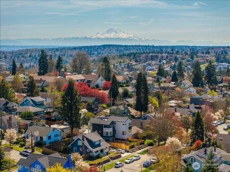 3808 42nd Avenue SW Seattle WA 98116
