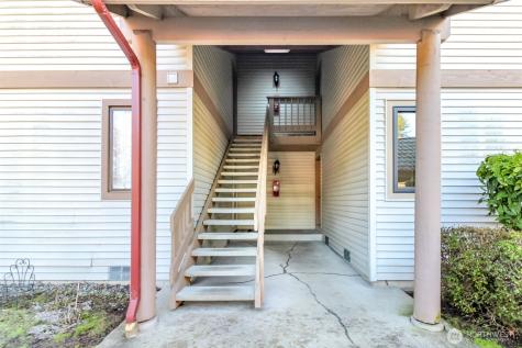 17311 119th Ln SE J#3 Renton WA 98058