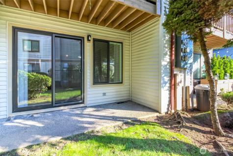 17311 119th Ln SE J#3 Renton WA 98058