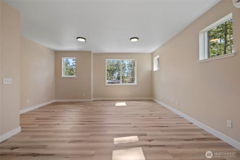 945 NW Heller Street Oak Harbor WA 98277
