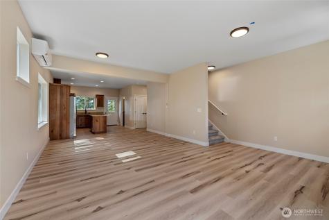 945 NW Heller Street Oak Harbor WA 98277