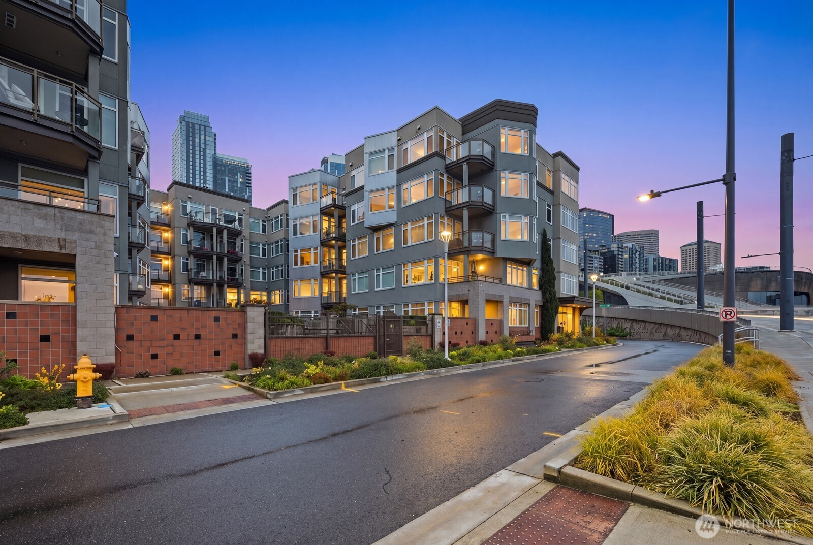 1900 Alaskan Way Seattle WA 98101