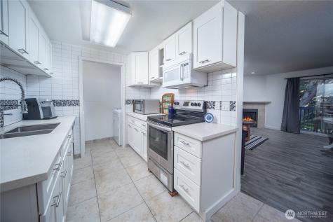 16817 Larch Way Lynnwood WA 98037