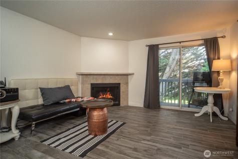 16817 Larch Way Lynnwood WA 98037