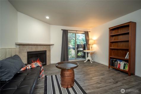16817 Larch Way Lynnwood WA 98037