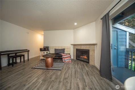 16817 Larch Way Lynnwood WA 98037