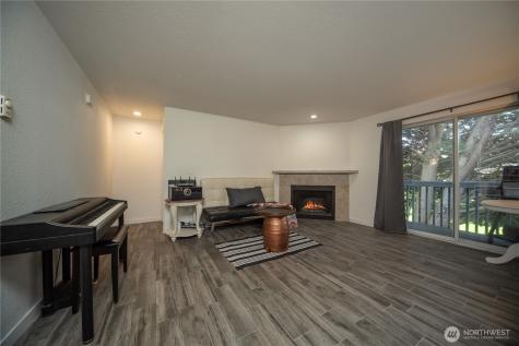16817 Larch Way Lynnwood WA 98037