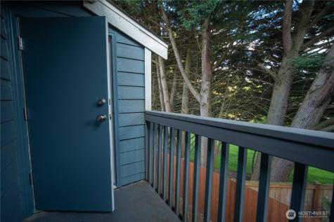 16817 Larch Way Lynnwood WA 98037