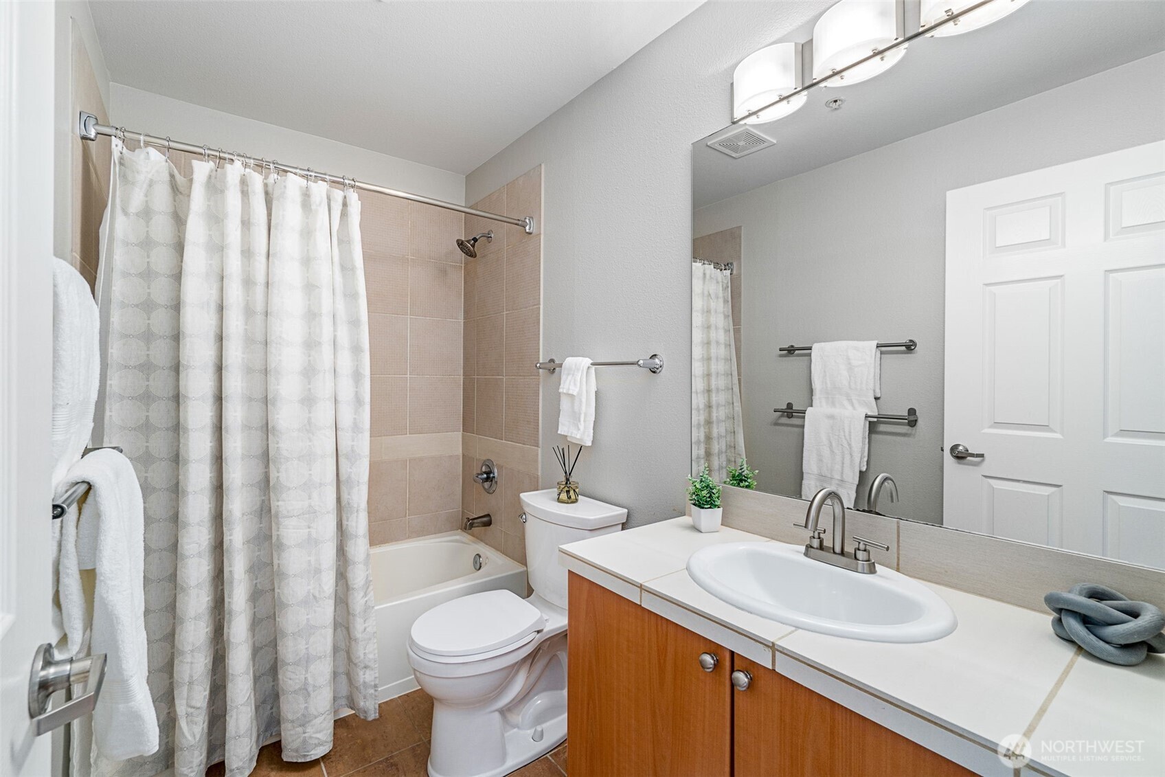 621 5th Avenue N Seattle WA 98109