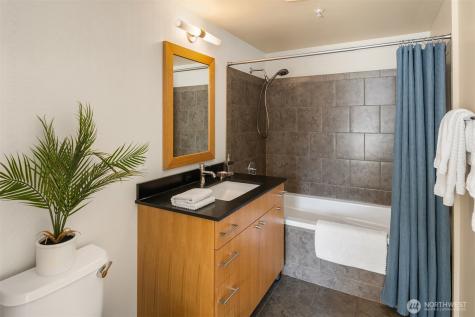 76 Cedar Street Seattle WA 98121