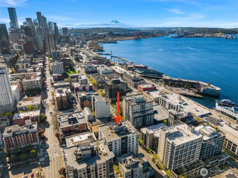 76 Cedar Street Seattle WA 98121
