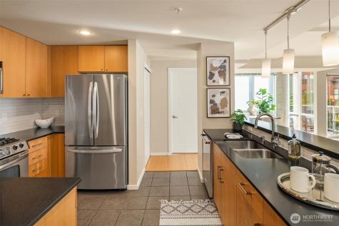 76 Cedar Street Seattle WA 98121