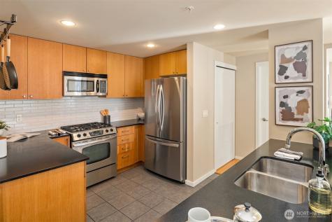 76 Cedar Street Seattle WA 98121