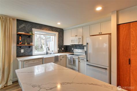 8833 1st Street NE Lake Stevens WA 98258