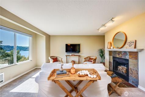 1700 Sunn Fjord Bremerton WA 98312