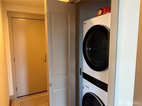 4547 8th Avenue NE Seattle WA 98105