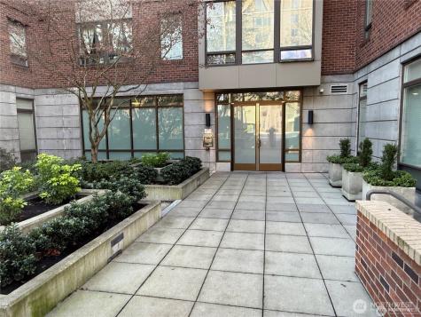 4547 8th Avenue NE Seattle WA 98105