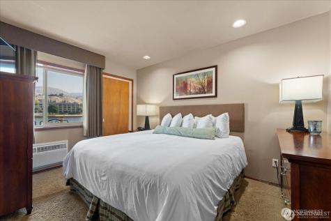 322 W Woodin Avenue Chelan WA 98816