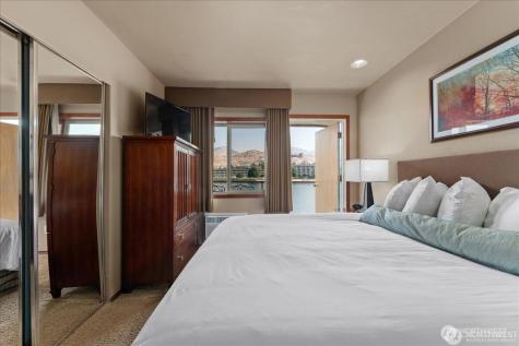 322 W Woodin Avenue Chelan WA 98816