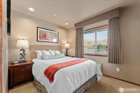 322 W Woodin Avenue Chelan WA 98816