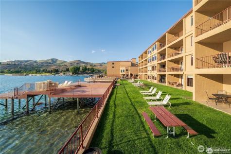 322 W Woodin Avenue Chelan WA 98816