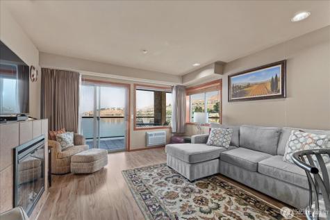 322 W Woodin Avenue Chelan WA 98816